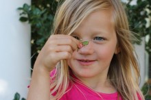 girl-with-grasshopper-2