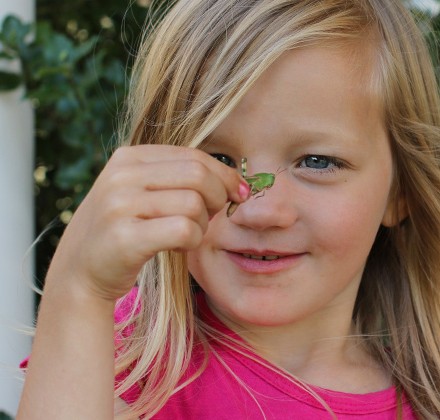 girl-with-grasshopper-2